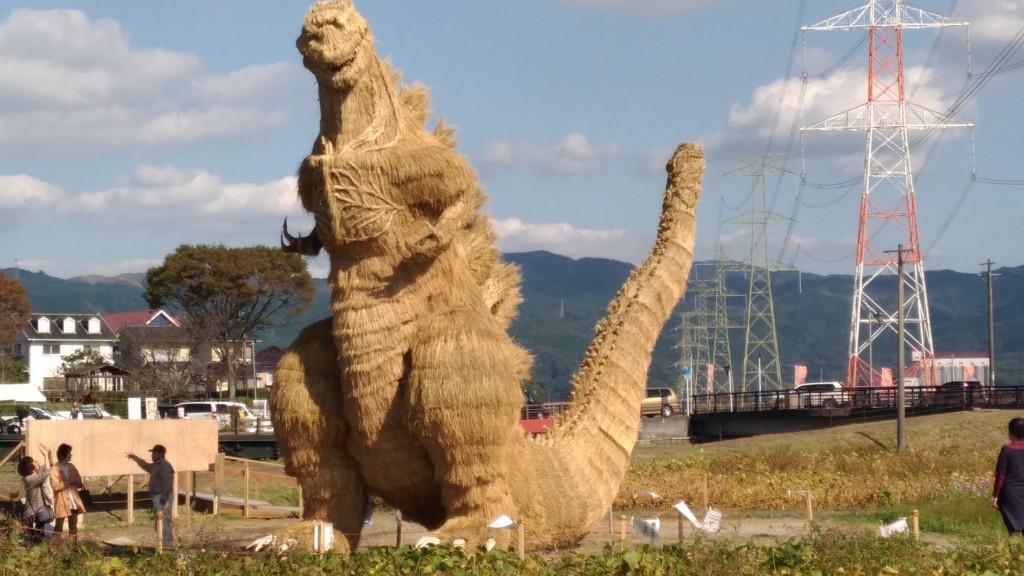 画像あり 藁で作ったというシン ゴジラを近くまで見に行ってきました 本当はカフェラテが好きだった